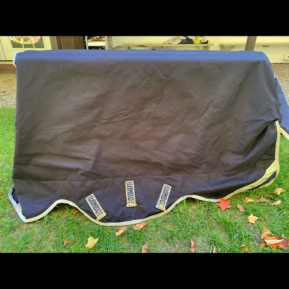 SOLD:Rambo medium weight turnout blanket 72” - Picture 3 of 9
